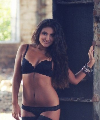 Мечтаешь о жарких встречах? Я опытная и красивая развратница, готовая исполнить все твои фантазии. Позволь мне помочь тебе расслабиться и почувствовать себя живым. Звони, не пожалеешь! 2925, 26 лет